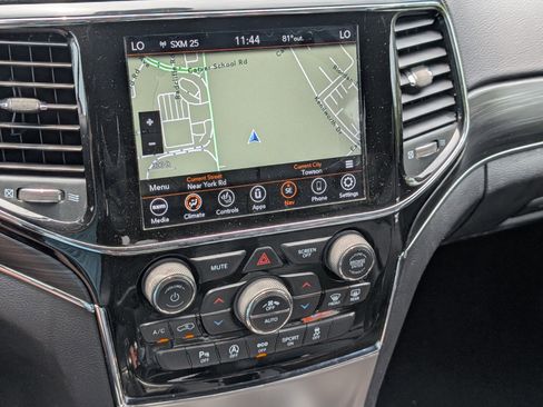 Used 2020 Jeep Grand Cherokee Limited image 29