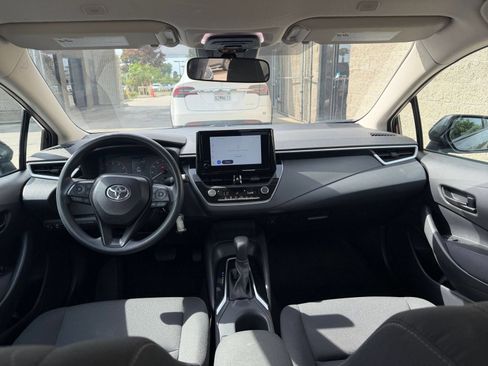 Used 2025 Toyota Corolla LE FWD image 31