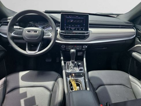 Used 2025 Jeep Compass Limited image 10