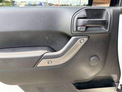Used 2018 Jeep Wrangler Unlimited Sport AWD/4WD image 12