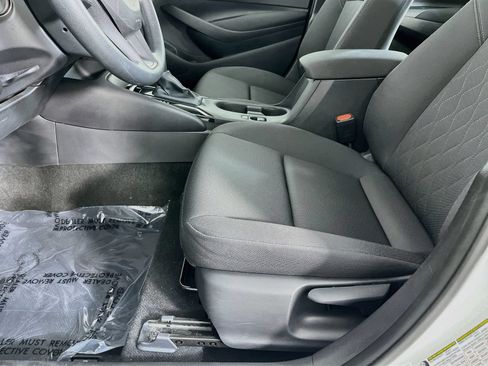 Used 2025 Toyota Corolla LE FWD image 27