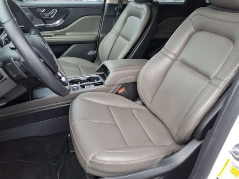 Certified 2023 Lincoln Corsair AWD w/ Rear Removable Package Tray image 15