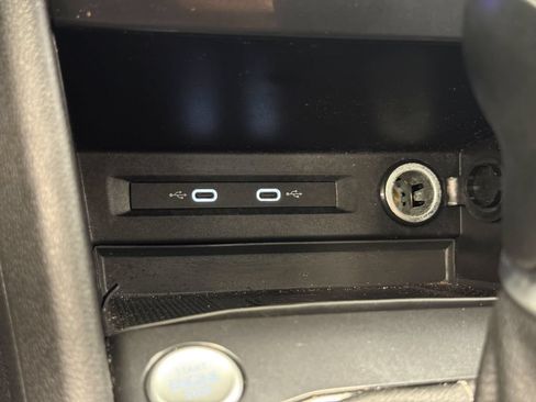 Used 2022 Volkswagen Tiguan SE w/ Panoramic Sunroof Package FWD image 31