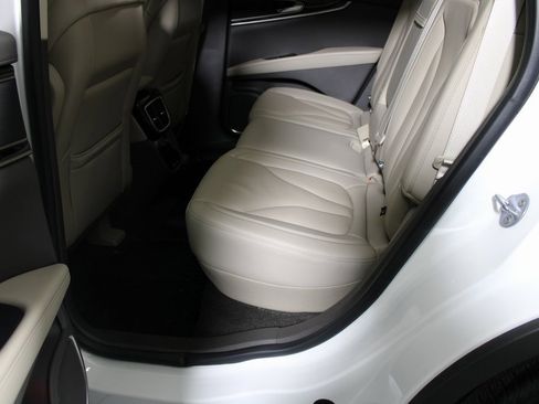 Used 2022 Lincoln Nautilus Reserve image 12