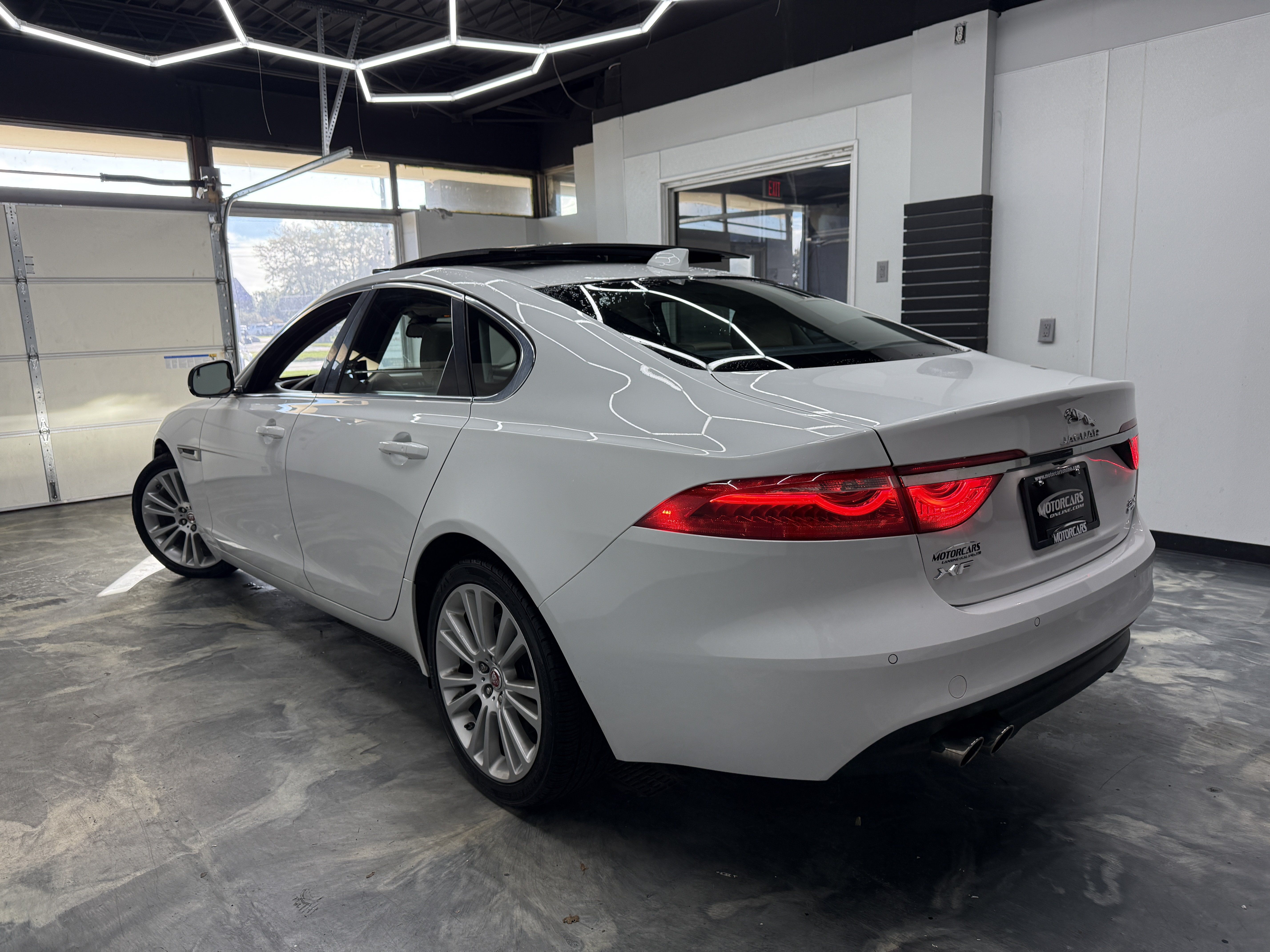 Used 2017 Jaguar XF Prestige AWD/4WD image 3