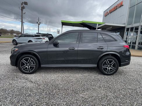 Used 2025 Mercedes-Benz GLC 300 4MATIC image 2