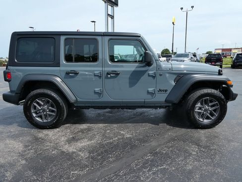 Used 2025 Jeep Wrangler Unlimited Sport AWD/4WD image 4