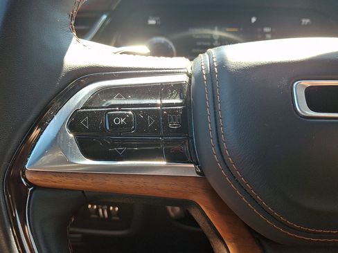 Used 2022 Jeep Grand Cherokee Summit AWD/4WD image 22