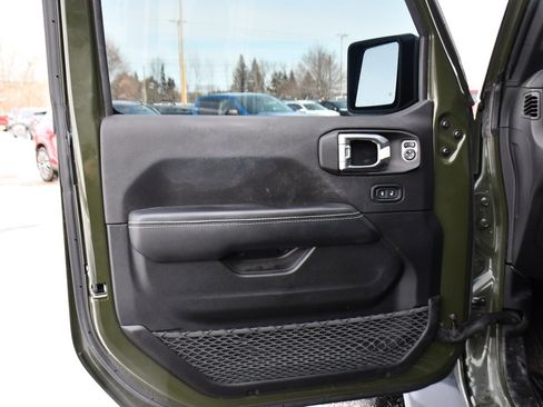 Used 2022 Jeep Gladiator Overland w/ Cold Weather Group image 20