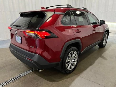 Used 2023 Toyota RAV4 XLE Premium FWD image 4