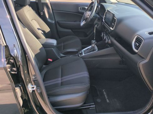 Used 2023 Hyundai Venue SEL image 24