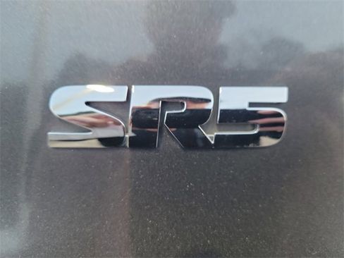 Used 2018 Toyota 4Runner SR5 Premium image 11
