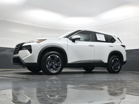Used 2025 Nissan Rogue SV FWD image 37