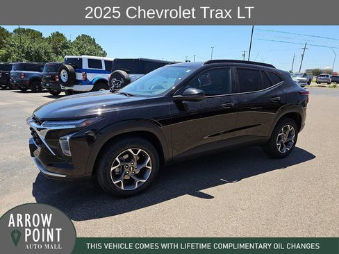 Used 2025 Chevrolet Trax LT FWD image 5