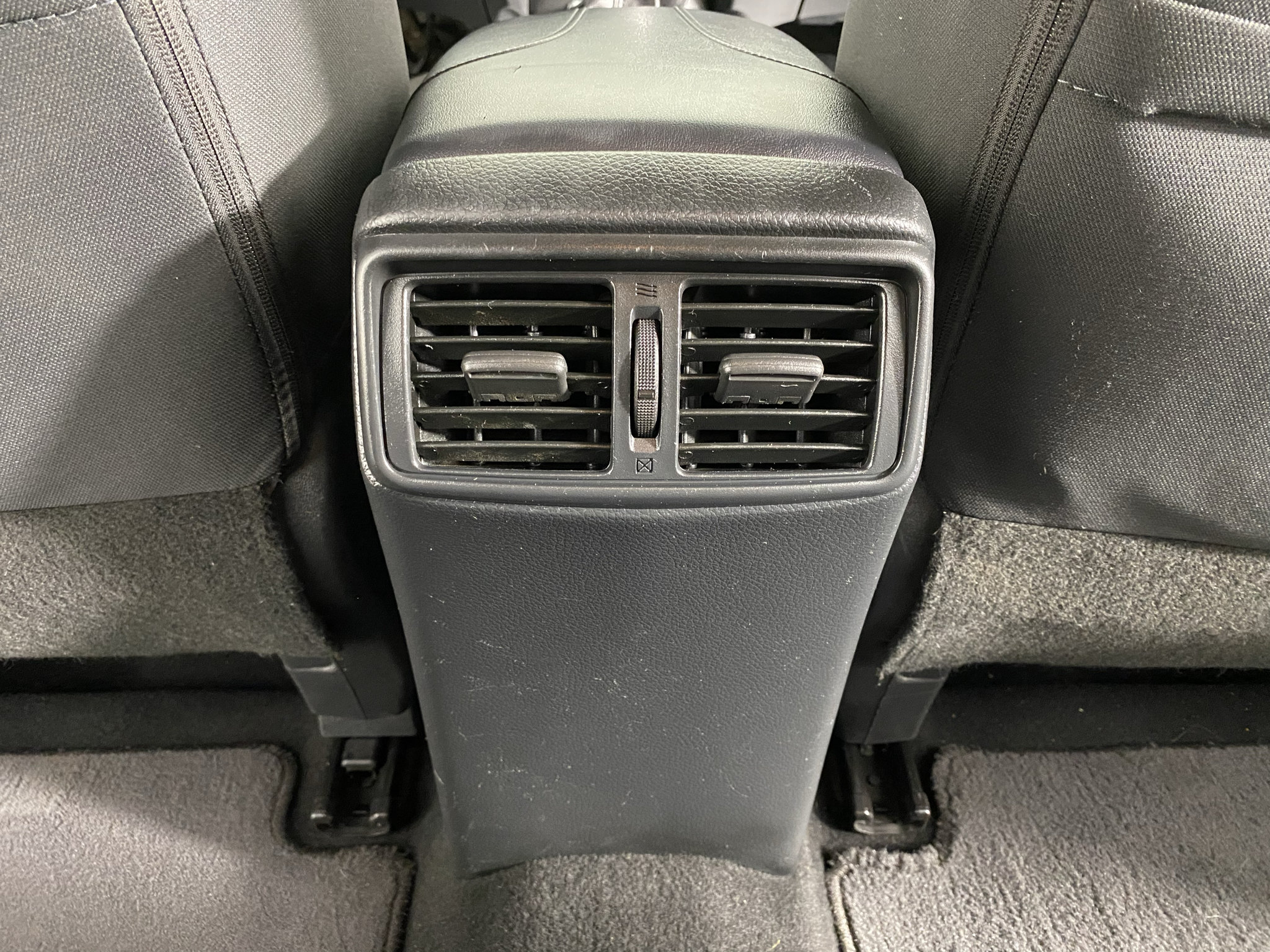 Used 2018 Nissan Rogue SV AWD/4WD image 17