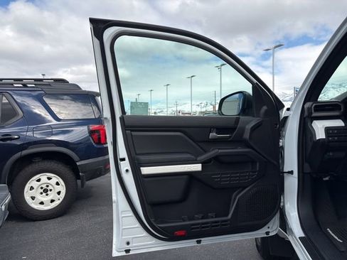 Used 2024 Toyota Tacoma TRD Sport image 8