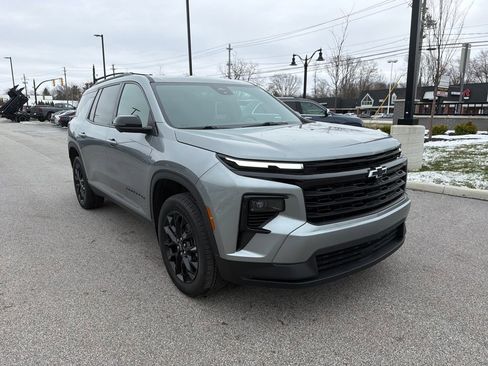 Used 2024 Chevrolet Traverse LT w/ Midnight/Sport Edition image 4