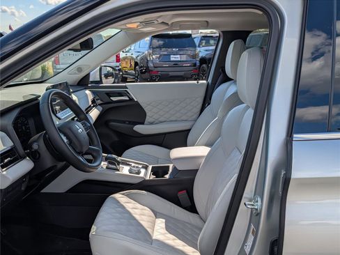 Used 2024 Mitsubishi Outlander SEL image 18