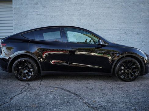 Used 2021 Tesla Model Y Long Range image 17