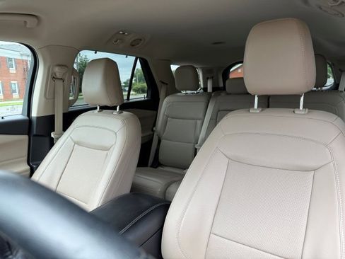 Used 2023 Ford Explorer Limited image 14