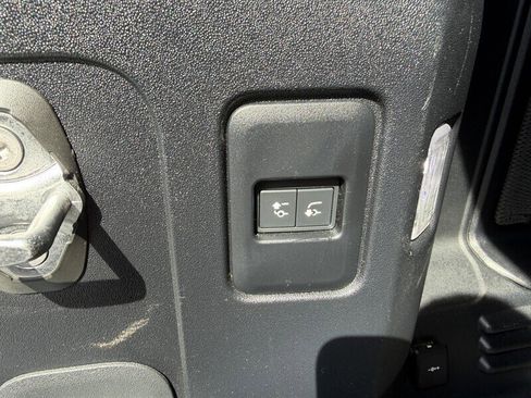 Used 2021 Land Rover Defender 110 X-Dynamic HSE image 27