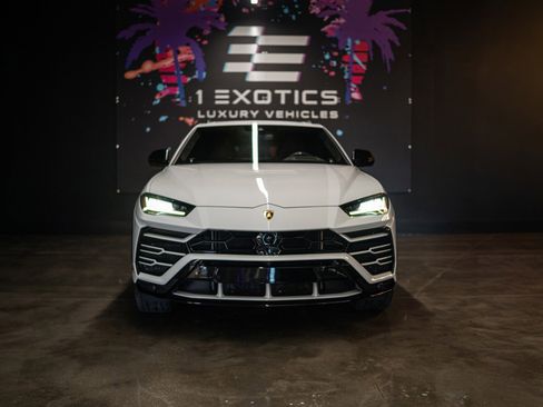 Used 2019 Lamborghini Urus image 3