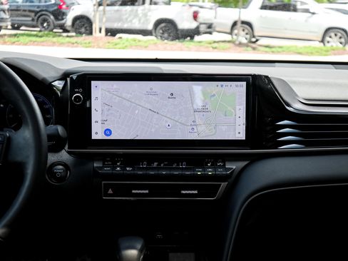 Used 2025 Toyota Camry XSE FWD image 30