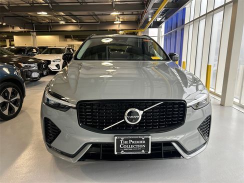 Certified 2025 Volvo XC60 B5 Plus image 6