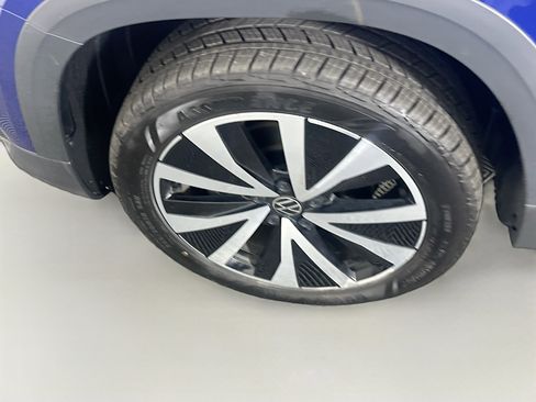 Used 2024 Volkswagen Taos SE image 11