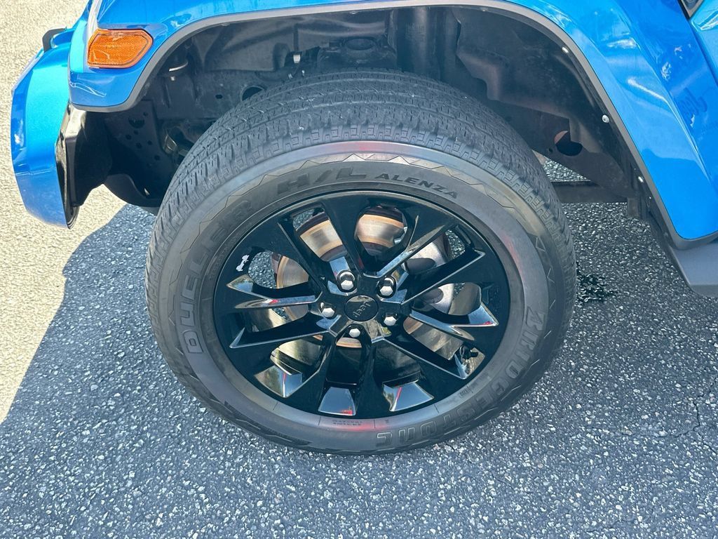 Used 2022 Jeep Wrangler Unlimited Sahara AWD/4WD image 30