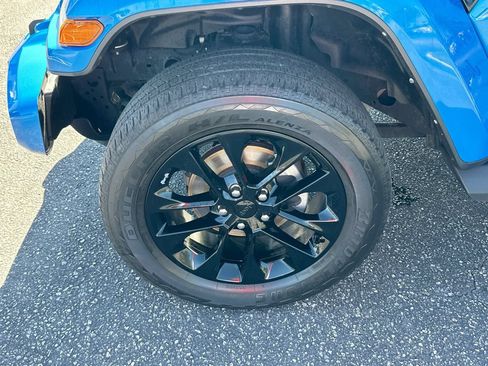 Used 2022 Jeep Wrangler Unlimited Sahara AWD/4WD image 30