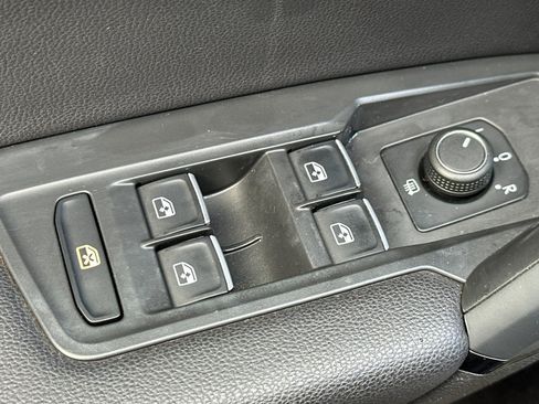 Used 2019 Volkswagen Tiguan SEL R-Line image 12