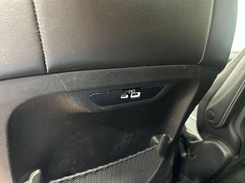 Used 2023 Chrysler Pacifica Limited w/ S Appearance Package AWD/4WD image 34