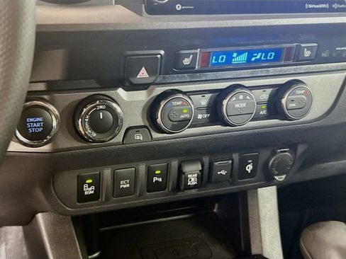 Used 2020 Toyota Tacoma TRD Sport w/ Technology Package AWD/4WD image 14