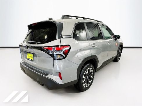 Used 2026 Subaru Forester Premium AWD/4WD image 5