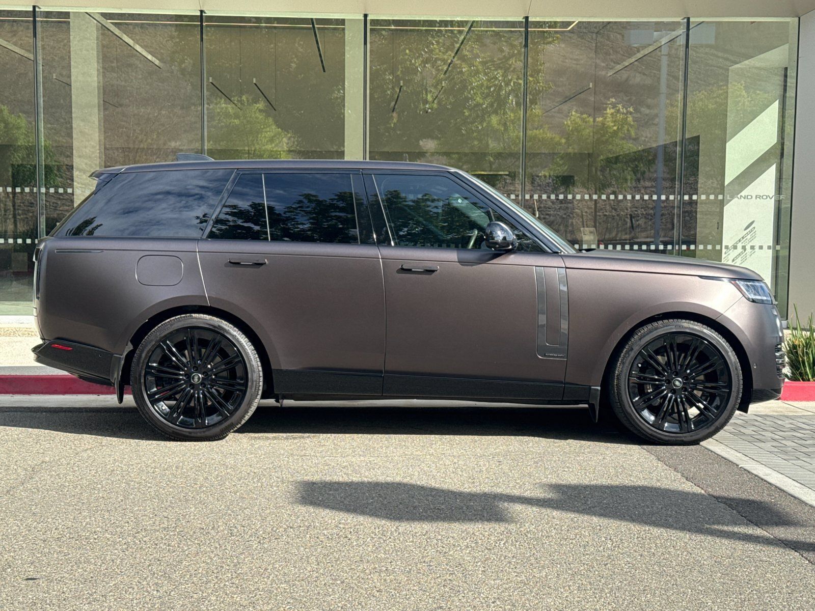 Used 2025 Land Rover Range Rover Autobiography AWD/4WD image 7