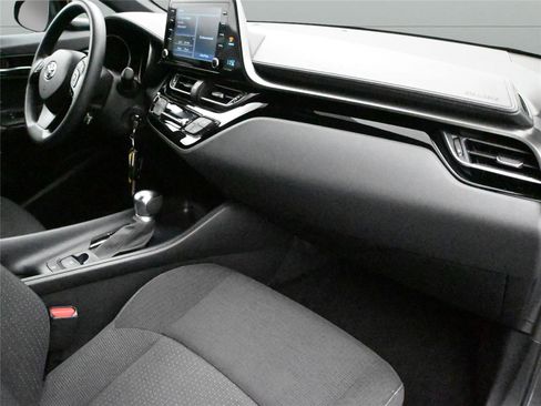 Used 2019 Toyota C-HR LE image 17