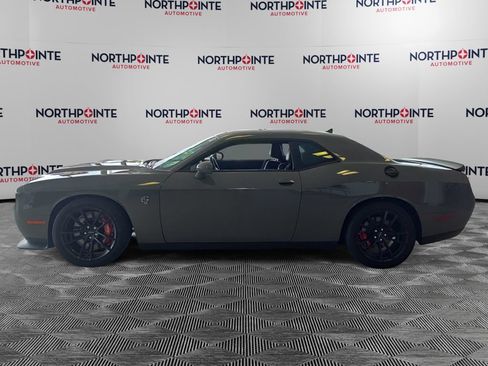 Used 2023 Dodge Challenger SRT Hellcat w/ Driver Convenience Group RWD image 3