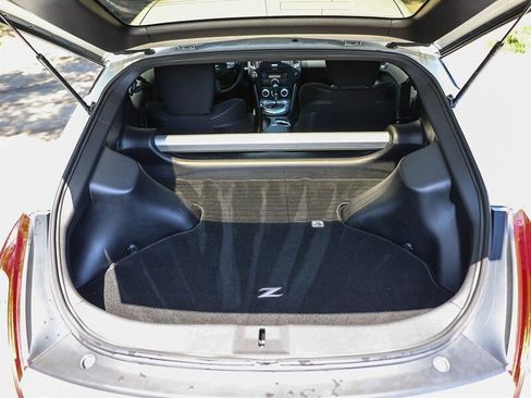 Used 2010 Nissan 370Z Coupe RWD image 32