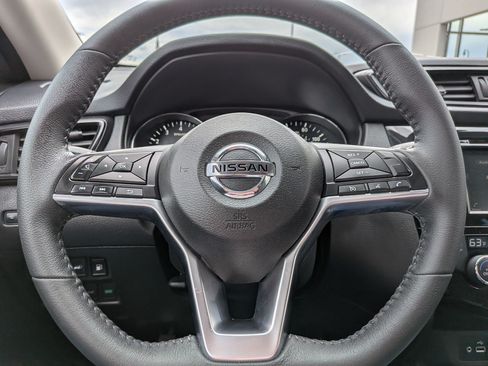 Used 2020 Nissan Rogue SV AWD/4WD image 17