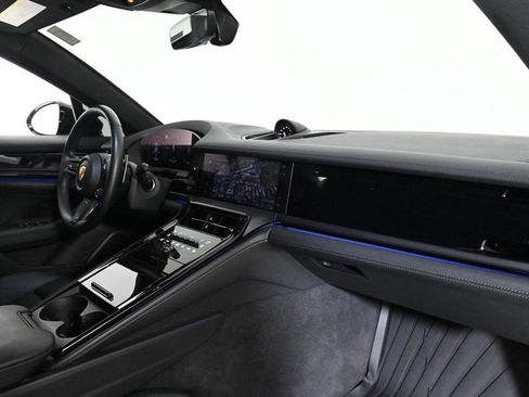 Certified 2025 Porsche Panamera 4 image 17