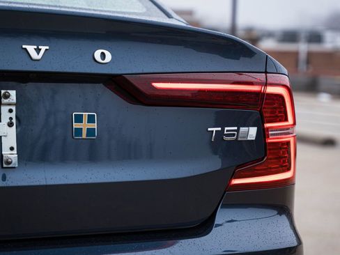 Used 2020 Volvo S60 T5 Inscription image 6