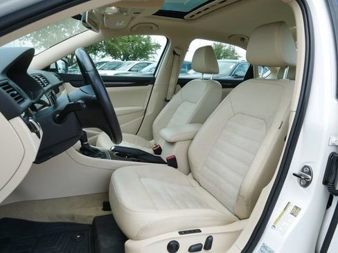 Used 2014 Volkswagen Passat 1.8T SEL Premium FWD image 15