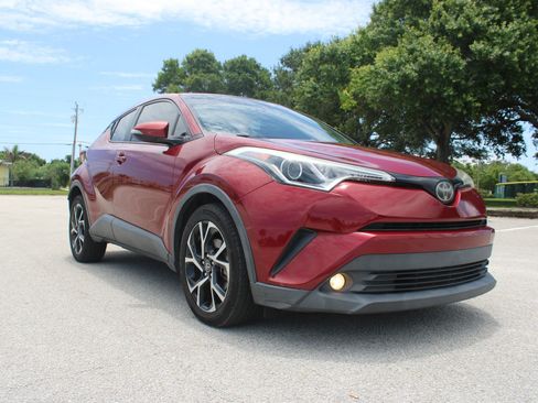 Used 2018 Toyota C-HR XLE FWD image 36