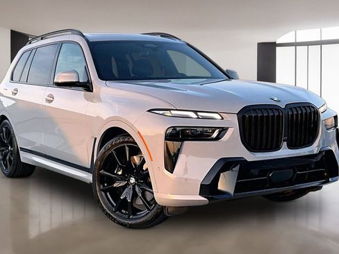 Used 2024 BMW X7 xDrive40i w/ M Sport Package AWD/4WD image 3