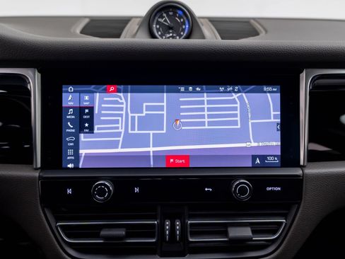 Certified 2023 Porsche Macan AWD/4WD image 29