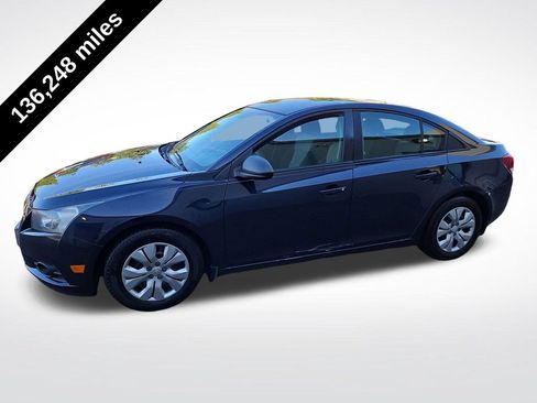 Used 2014 Chevrolet Cruze LS FWD image 2