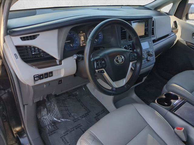 Used 2015 Toyota Sienna XLE w/ XLE Navigation Package FWD image 10