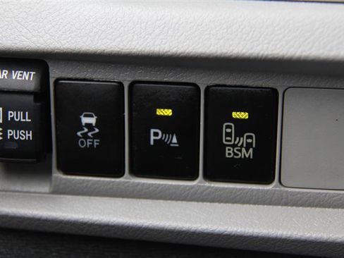 Used 2015 Toyota Sienna XLE Premium AWD/4WD image 36