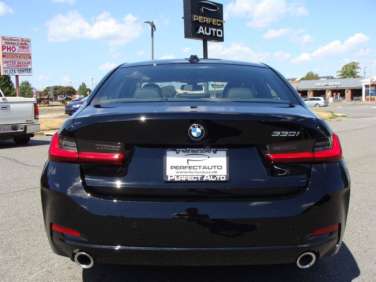 Used 2025 BMW 330i Sedan w/ M Sport Package RWD image 5